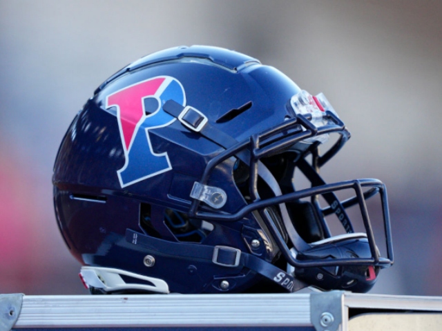 Climate Change Protesters Storm the Field, Delay Penn-Yale Game - Vimarsana News