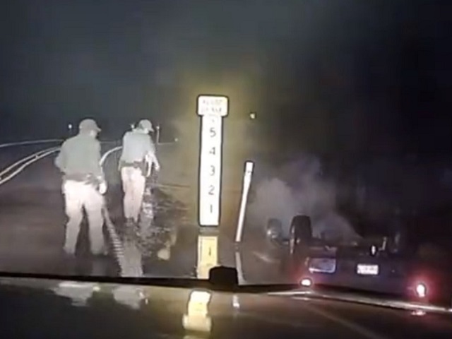 WATCH: Fleeing Human Smuggler Crashes into Texas River near Border, 1 Migrant Killed - Vimarsana News