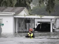 PHOTO – Citizen Wades in Hurricane Ian’s Floodwaters to Locate Stranger’s Mom: ‘People Are Amazing’