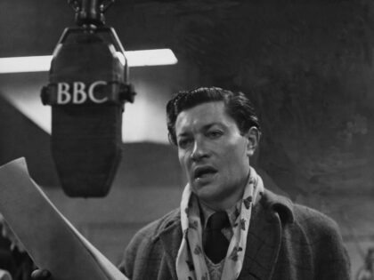 UNITED KINGDOM - JANUARY 01: Radio Bbc, Hamilton Humphries Narrating Dick Barton At London In England During Fifties (Photo by Keystone-France/Gamma-Keystone via Getty Images)