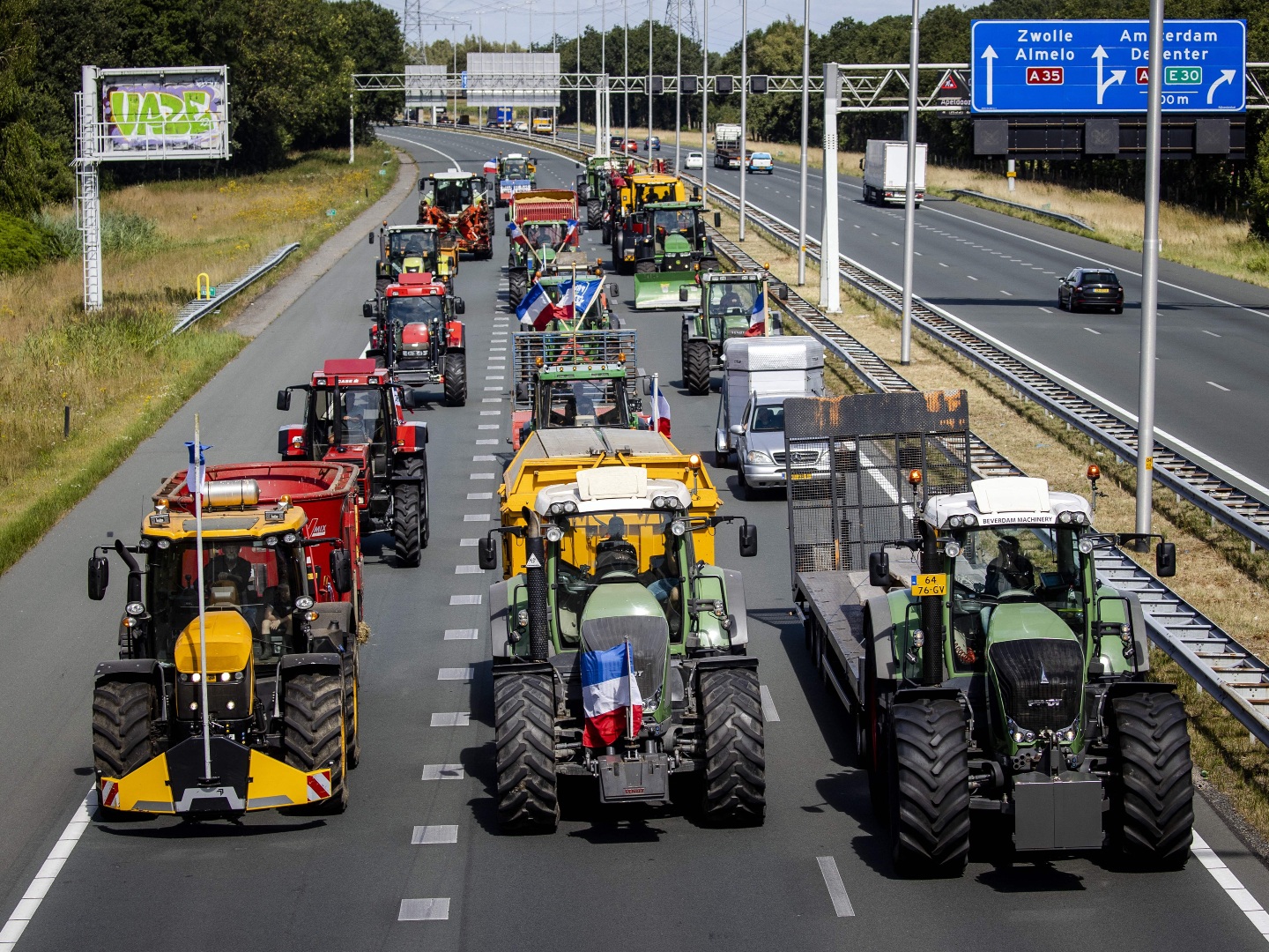 Dutch Farmers Promise Protests After Govt Backs Plan to Seize Farmland - Vimarsana News
