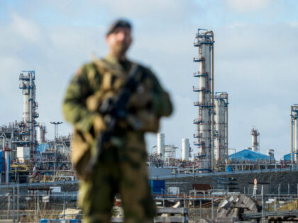 A Norwegian Home Guard (Heimvernet) soldier stands guard, assisting the police with increased security, at the Karst gas processing plant in the Rogaland county, Norway, on October 3, 2022. - Norway, now the biggest supplier of gas to Europe, beefs up security around its oil installations, following allegations of sabotage …