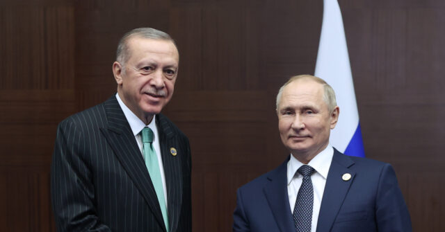 Erdogan Signs Deal with Putin to Make Turkey a Gas Hub for Europe