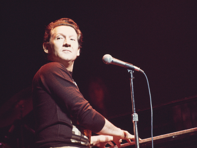 Rock 'n' Roll Legend Jerry Lee Lewis, 'Great Balls of Fire' Singer, Dies at 87 - Vimarsana News