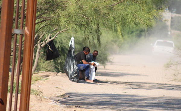 Another group of migrants is patiently waiting for an available Border Patrol agent to transport them for processing and likely release in the US (Randy Clark/Breitbart Texas)