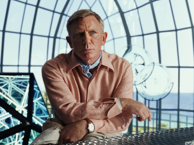 Director Rian Johnson Says Daniel Craig's 'Knives Out' Character Is 'Obviously Queer' - Vimarsana News