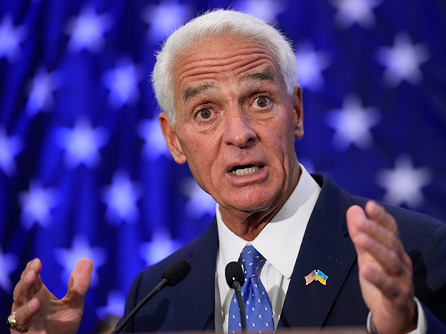 Democratic gubernatorial candidate Rep Charlie Crist, D-Fla., speaks to supporters on Aug.