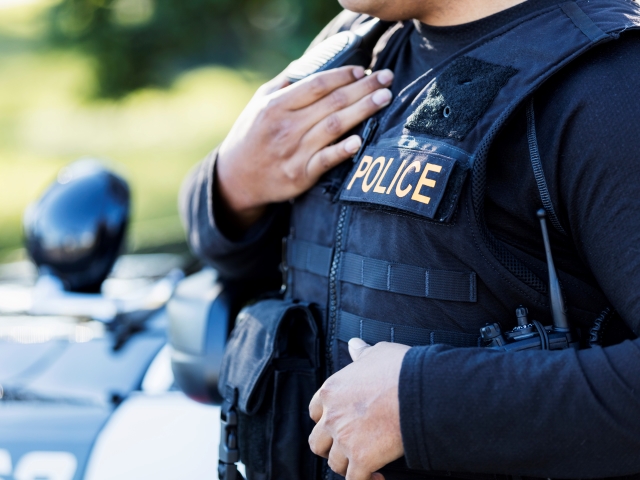 WATCH: Florida Student Slams Police Officer to Ground Amid High School Fight - Vimarsana News