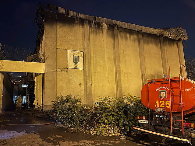 Iran's Infamous Evin Prison Goes Up in Flames, Guards Reportedly Fire on Fleeing Prisoners - Vimarsana News