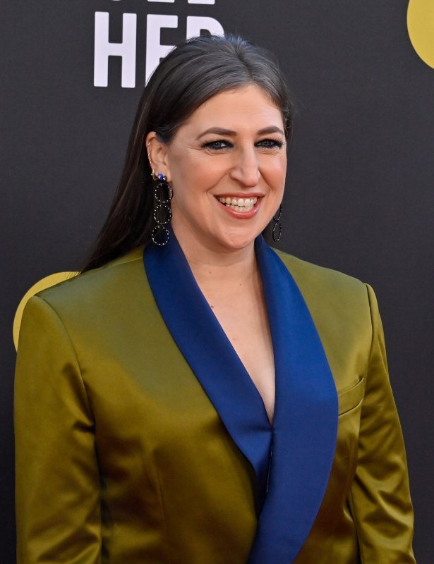 Ken Jennings, Mayim Bialik on hosting 'Jeopardy!': 'There's no imitating' Alex Trebek