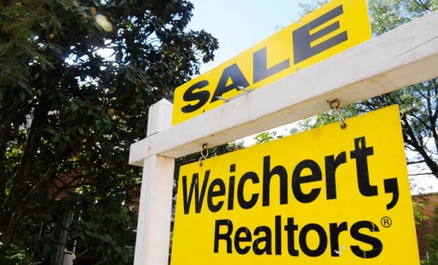 Pending home sales drop for 4th consecutive month