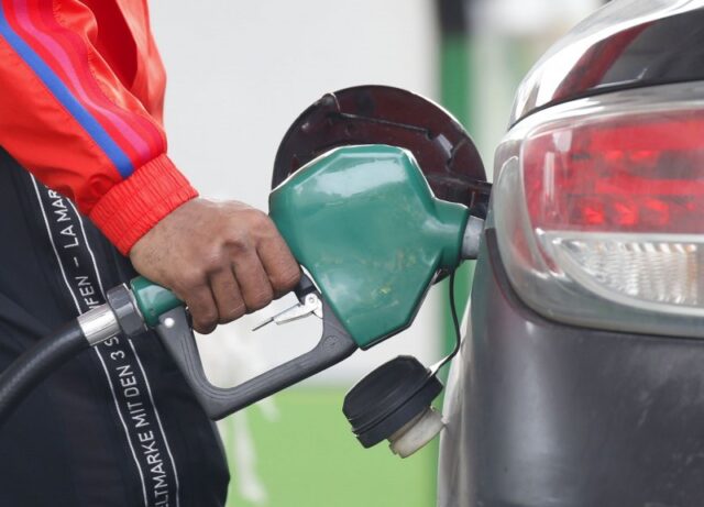 Retail gasoline prices unchanged from a month ago