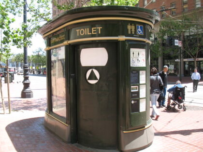 San Francisco public toilet (Jamie / Flickr / CC)