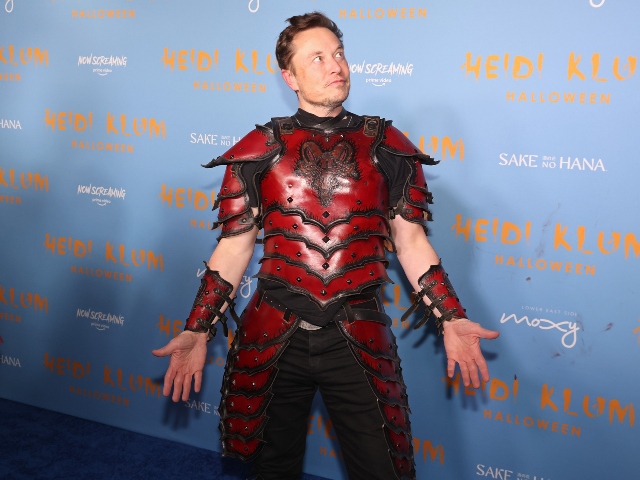 Disfraz satánico d Elon Musk
