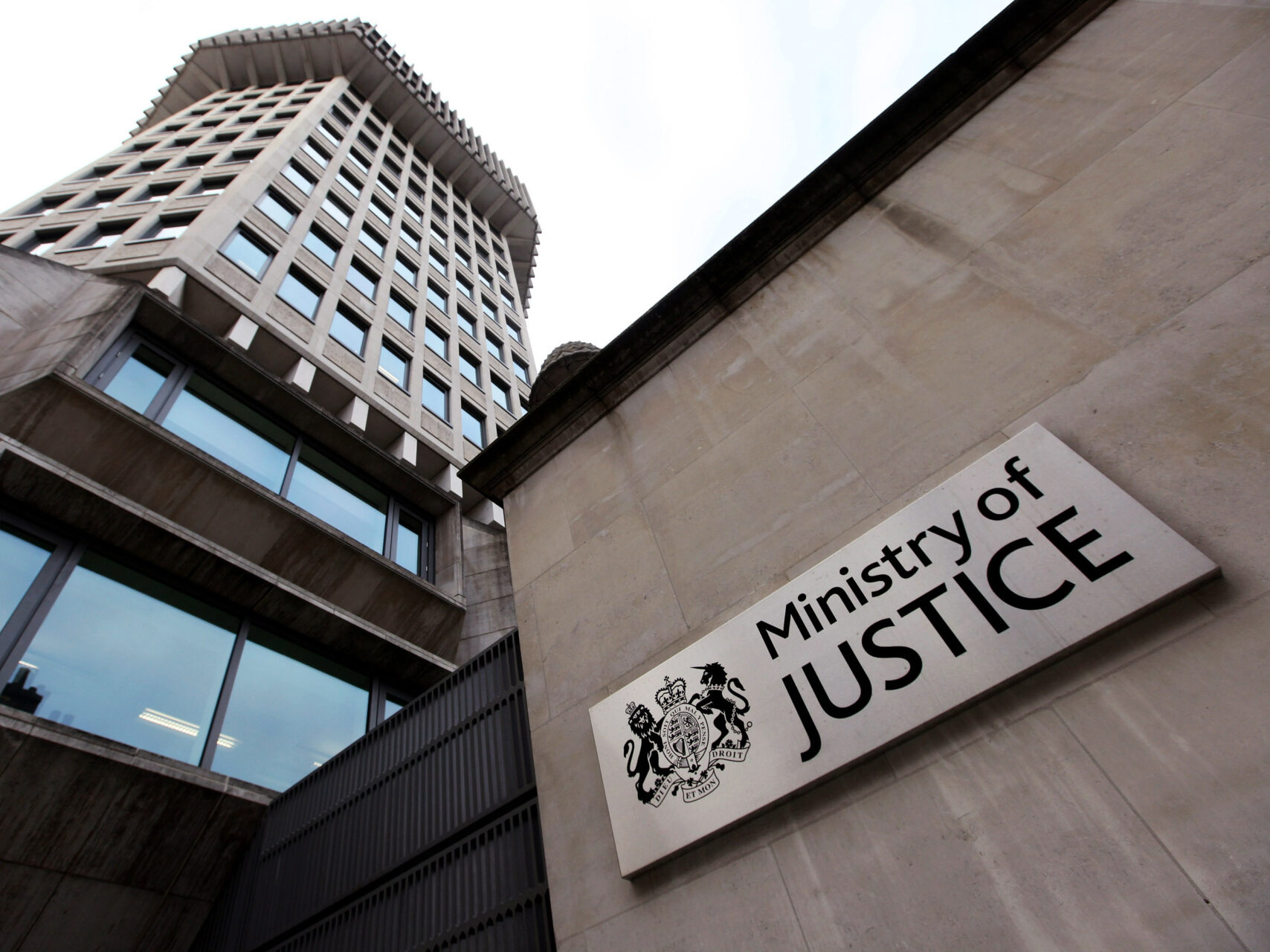 UK Govt Tells Staff 'Protecting Women' Is 'Transphobic Coded Language' - Vimarsana News