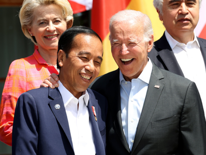 Ursula von der Leyen, president of the European Commission, Joko Widodo, Indonesia's president, US President Joe Biden, and Fatih Birol, executive director of the International Energy Agency (IEA), from left, at the 'family' photo during day two of the Group of Seven (G-7) leaders summit at the Schloss Elmau luxury …