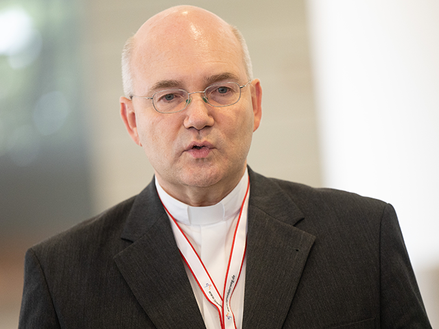 08 September 2022, Hessen, Frankfurt/Main: Bishop Helmut Dieser, co-chair of Synodal Forum
