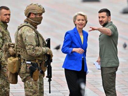 TOPSHOT - Ukrainian President Volodymyr Zelensky (R) speaks with the President of the European Commission Ursula von der Leyen after a press conference following their talks in Kyiv on September 15, 2022. (Photo by Sergei SUPINSKY / AFP) (Photo by SERGEI SUPINSKY/AFP via Getty Images)