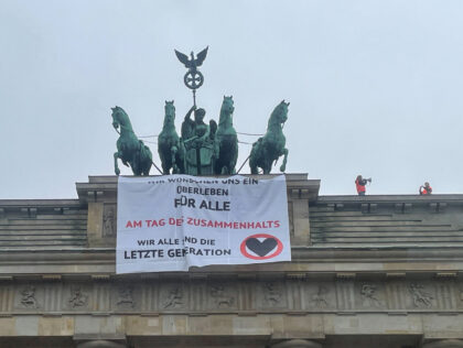 09 November 2022, Berlin: Activists from "Last Generation" occupied the Brandenburg Gate and unfurled a banner from the Quadriga. Photo: Paul Zinken/dpa (Photo by Paul Zinken/picture alliance via Getty Images)