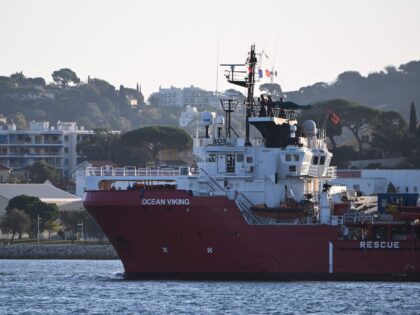 TOPSHOT - The Ocean viking " rescue ship of European maritime-humanitarian organisation "SOS Mediterranee" escorted by a military boat arrives at Toulon, southern France, with migrants on board, on November 11, 2022. - France warned Italy of "severe consequences" as it was set to take in on November 11, 2022 …
