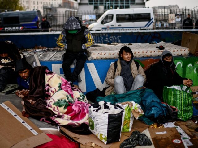 Claim: Half of Migrants in Paris Makeshift Camps Suffer Mental Issues - Vimarsana News