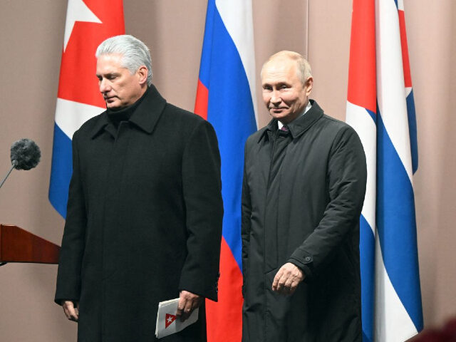 Cuban President Miguel Diaz-Canel Bermudez (L) and Russian President Vladimir Putin (R) le
