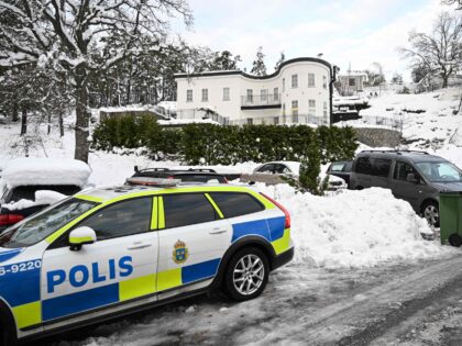 Police secures the area at a house where the Sweden's security service Sapo arrested two people on suspicions of espionage, in the Stockholm area, on November 22, 2022. - Sweden's security service SAPO on November 22, 2022 arrested two people suspected of spying for years for an unnamed country, authorities …