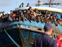Greeks Arrest Suspected Smugglers over Boat Filled with Nearly 500 Migrants