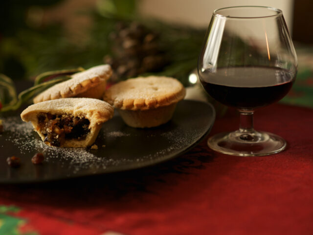 traditional sweet mince pie and mulled wine glass
