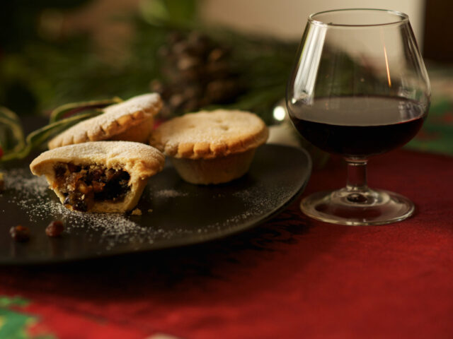 72-Year-Old Gets Six Months For Selling Mince Pies During Lockdown - Vimarsana News