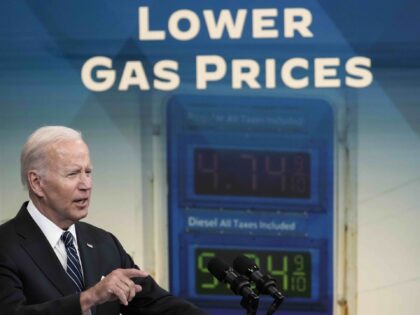 Joe Biden gaslighting (Drew Angerer / Getty)
