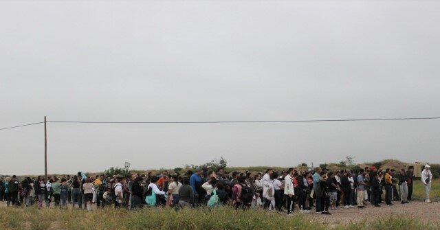 Exclusive 800 Migrants Move Into Texas Border Town After Sunrise Crossings 