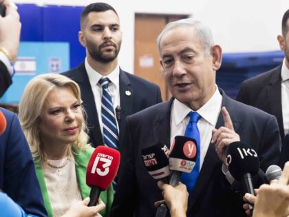 Netanyahu explains (Amir Levy / Getty)