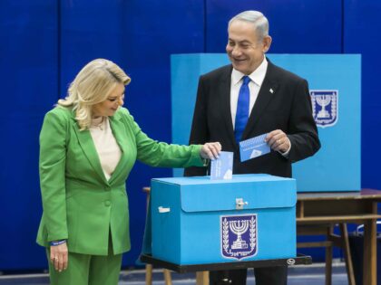 Netanyahu voting (Amir Levy / Getty)