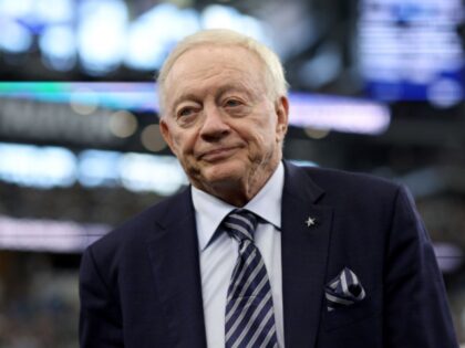 Woman Claiming to be Jerry Jones’ Daughter Sues Him for Defamation