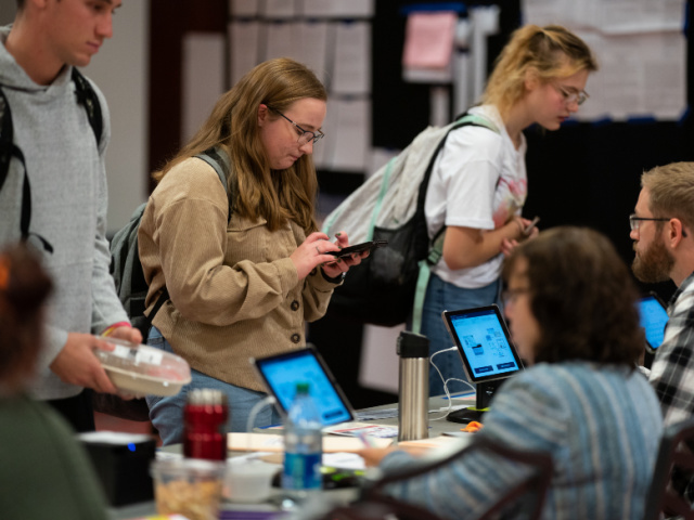 Plurality of Younger U.S. Voters Are Registering as Independent - Vimarsana News