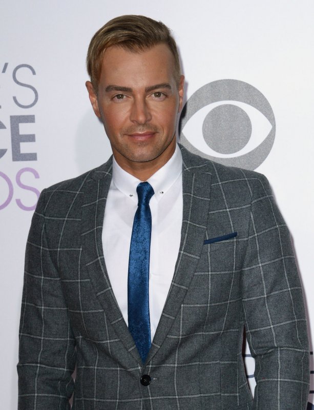 Joey Lawrence, Le'Veon Bell get the boot on 'Masked Singer'