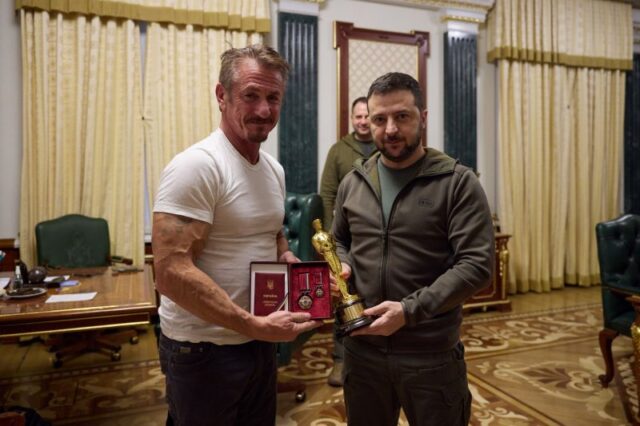 Sean Penn lends Oscar to Ukrainian President Volodymyr Zelensky