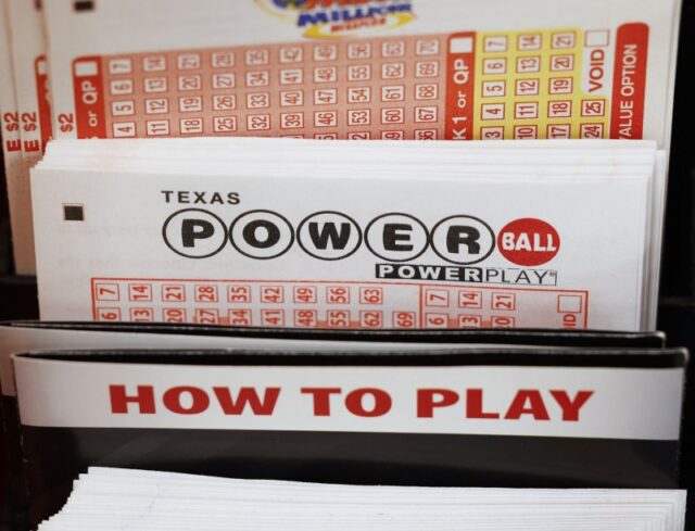 Technical issues delay winning numbers in $1.9 billion Powerball drawing