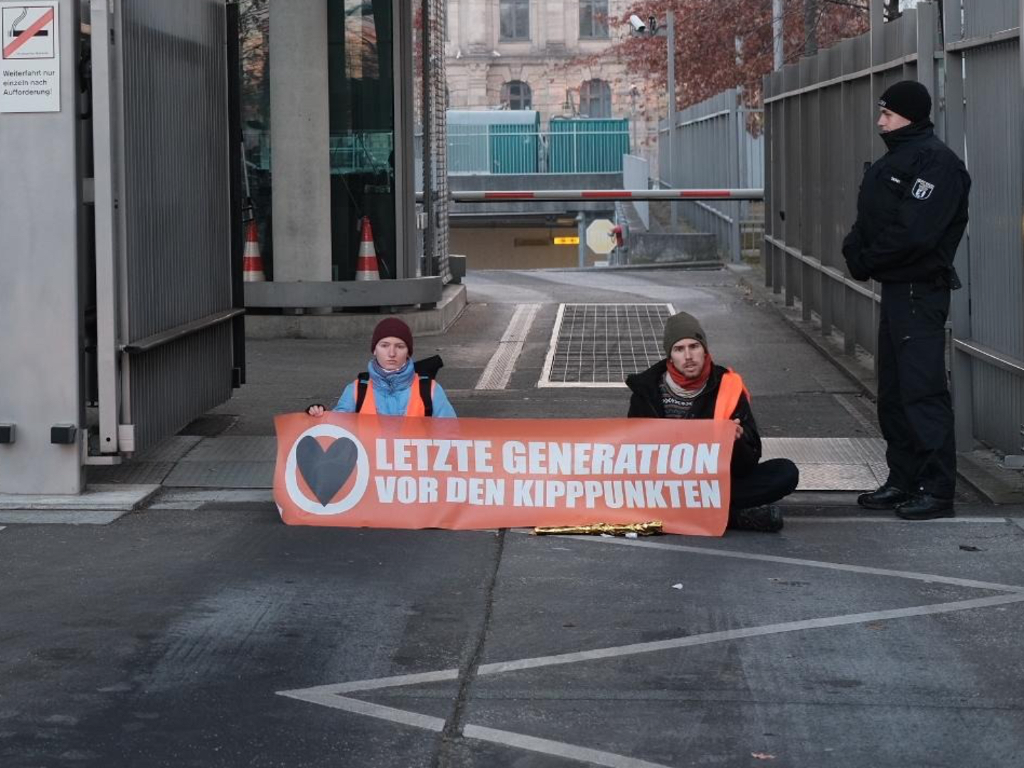 Climate Radicals Block Entrances to German Parliament After Police Raids - Vimarsana News