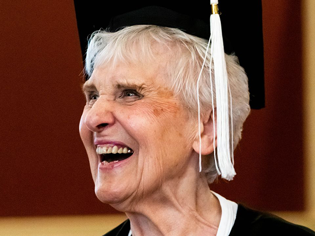 90-Year-Old Great-Grandmother Graduates from College, 71 Years After Starting - Vimarsana News