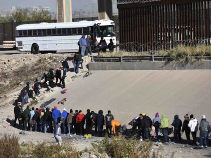 Border (Jose Zamora/Anadolu Agency via Getty)