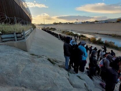 Border Patrol agents in El Paso apprehended nearly 7,400 migrants over the weekend. (U.S. Border Patrol/El Paso Sector)