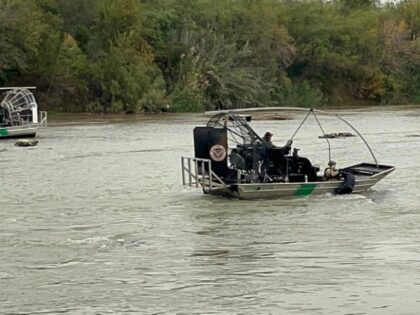 Laredo Sector agents rescue a drowning migrant in the Rio Grande. (U.S. Border Patrol/Laredo Sector)