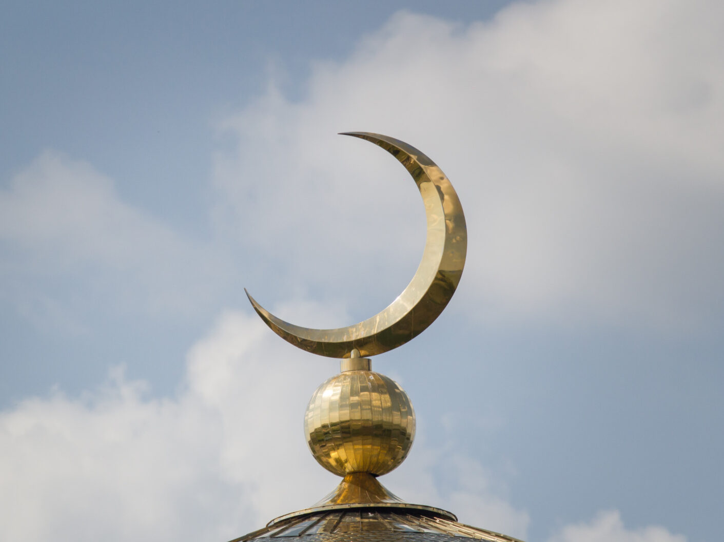 Meloni's Italy: Muslim Mob Stops Police from Shutting Down Illegal Mosque - Vimarsana News