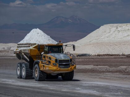 A truck transports magnesium chloride from the lithium mine of the Chilean company SQM (Sociedad Quimica Minera) in the Atacama Desert, Calama, Chile, on September 12, 2022. - The turquoise glimmer of open-air pools meets the dazzling white of a seemingly endless salt desert where hope and disillusionment collide in …