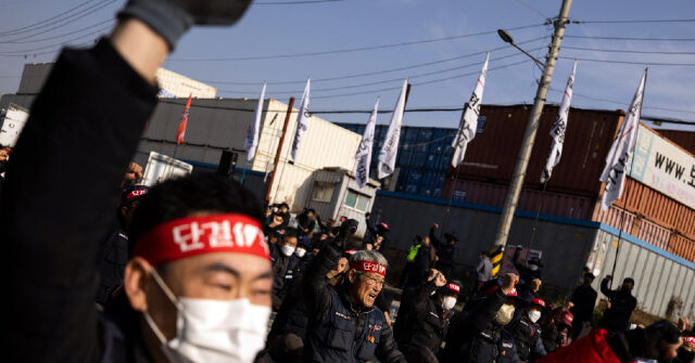 South Korea's Largest Labor Union Plans Shutdown to Support Trucker Strike