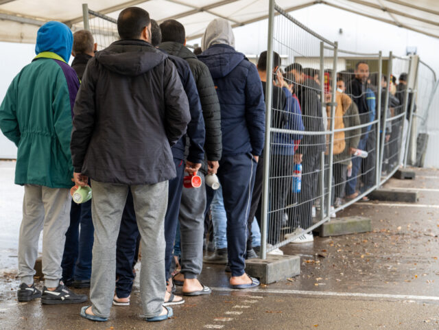PRODUCTION - 16 November 2022, Baden-Wuerttemberg, Ellwangen: Refugees wait in line in fro