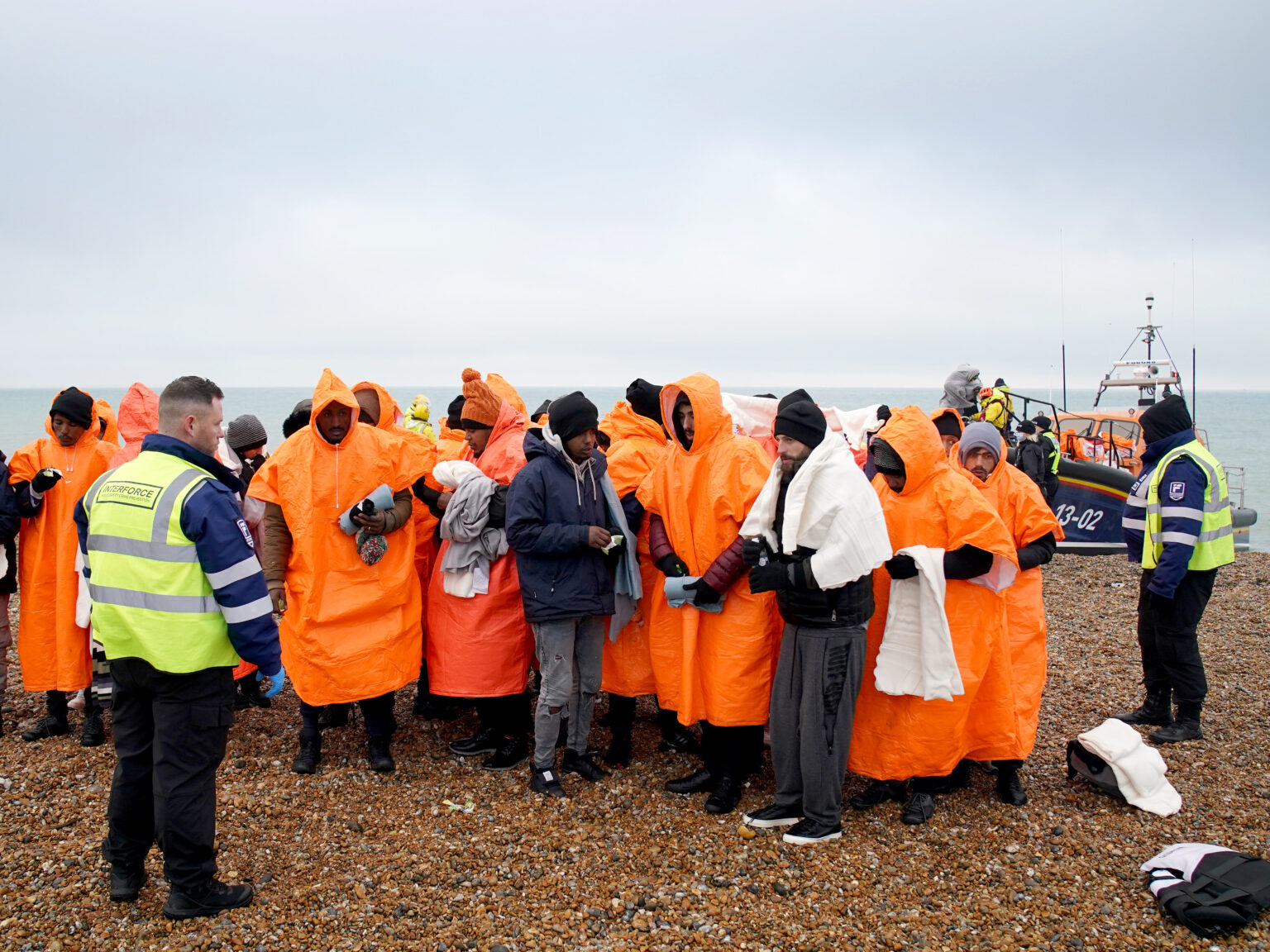 'Invasion!' – Farage Afghast as 419 UK Hotels Now Filled with Migrants - Vimarsana News