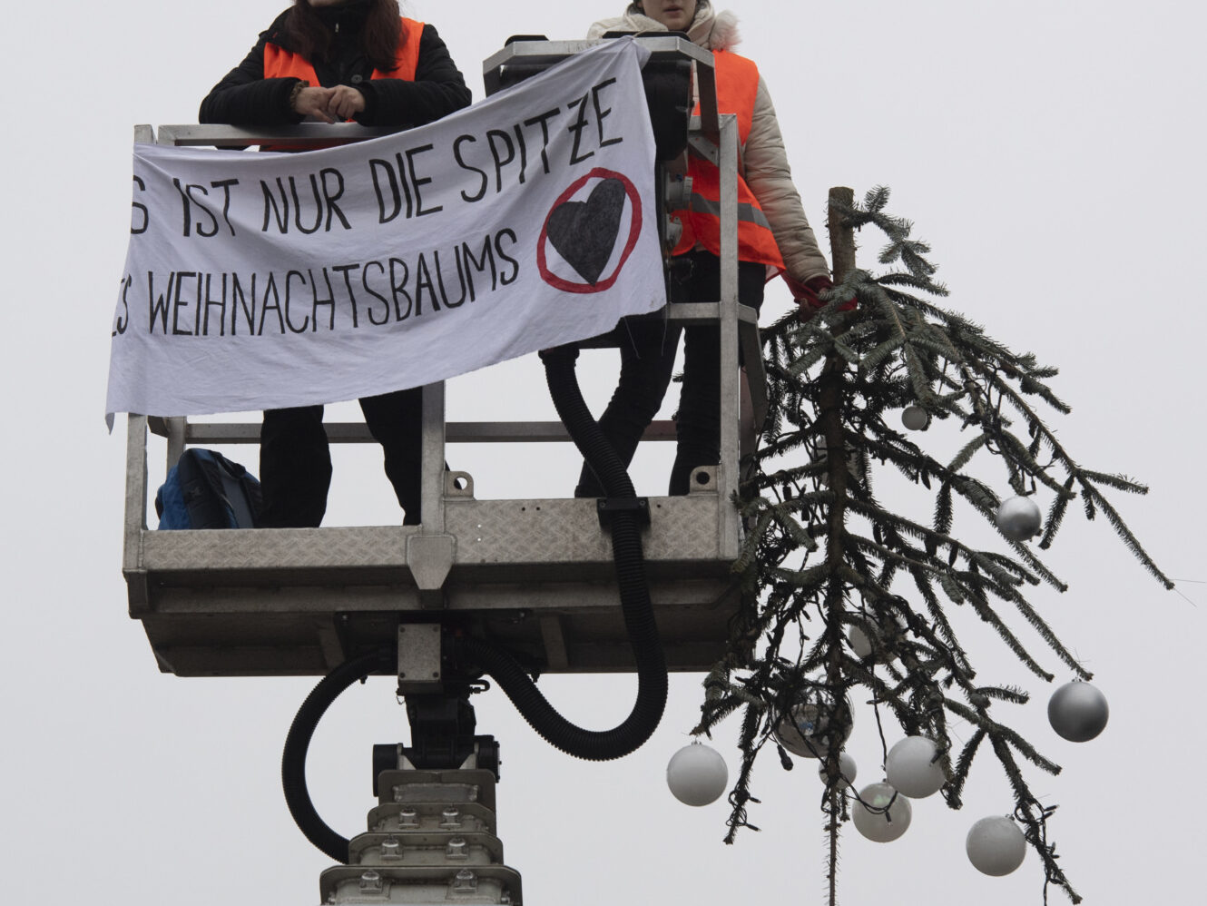 Climate Protesters Attempt to Hijack TV Christmas Service Foiled by Police - Vimarsana News